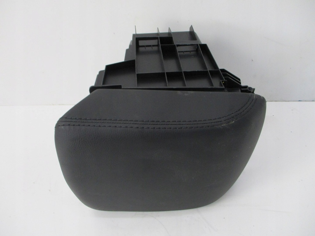 фото №1, Подлокотник mazda 3 iii 17r