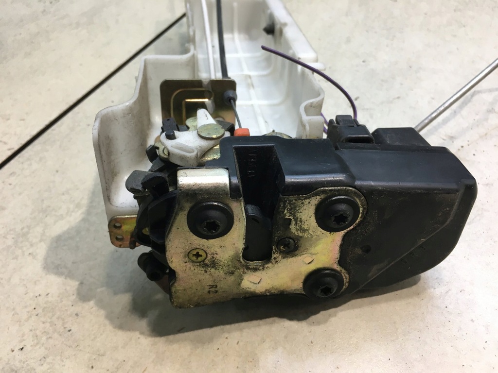 фото №7, Замок двері правий задня chrysler pacifica i 4 pin