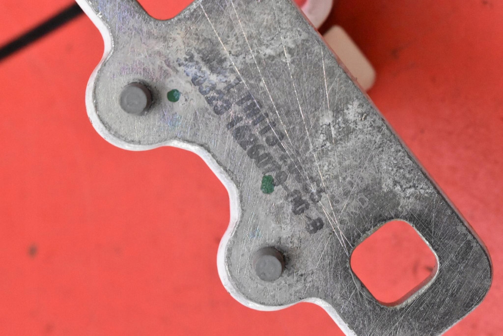 Петля петли дверь правый задний  1626079-00-b tesla model y 20- Недорого