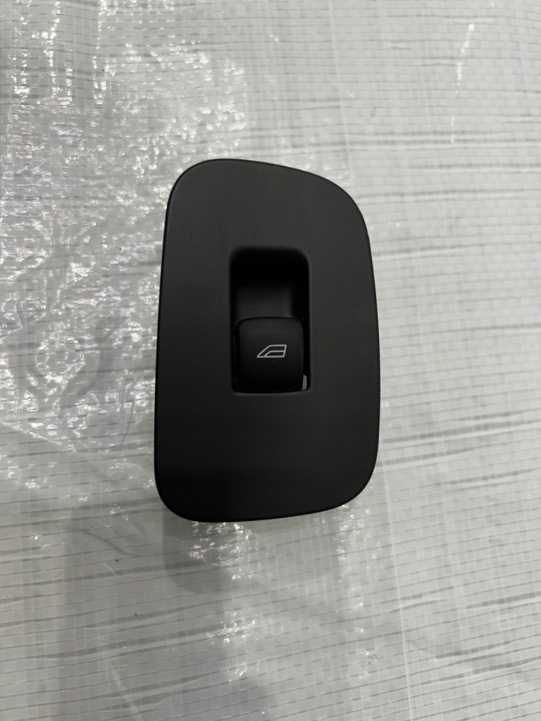 фото №1, Volvo xc60 ii b4 перемикач вікон задній лівий