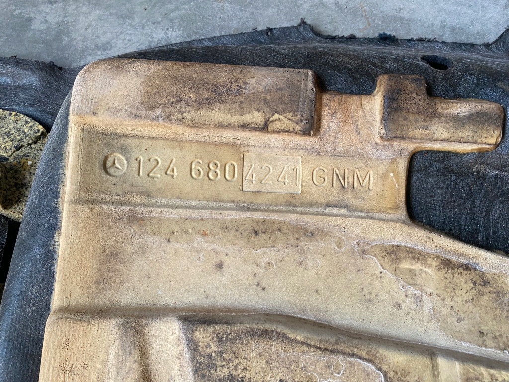 фото №15, Килимок обшивка підлога чорний czarna mercedes w124 kombi 1246804241