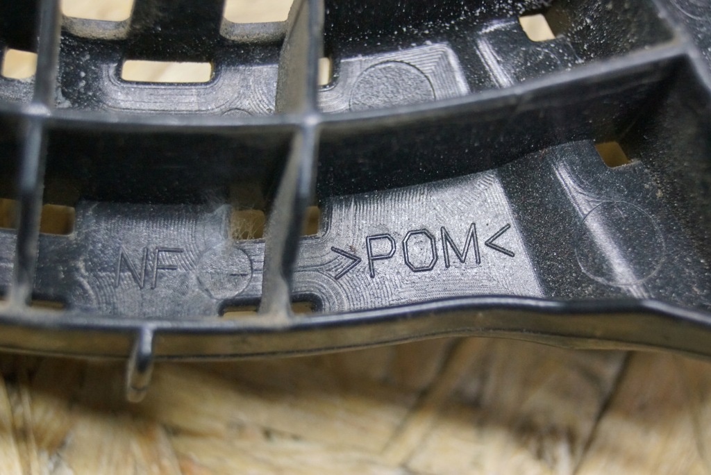 фото №13, Subaru wrx напрямна кронштейн бампера правий задня