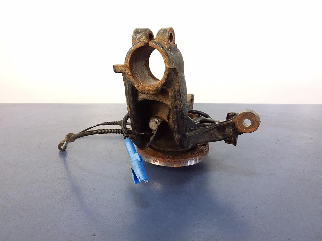 фото №4, Peugeot 2008 1,2 vti поворотний кулак ліва перед