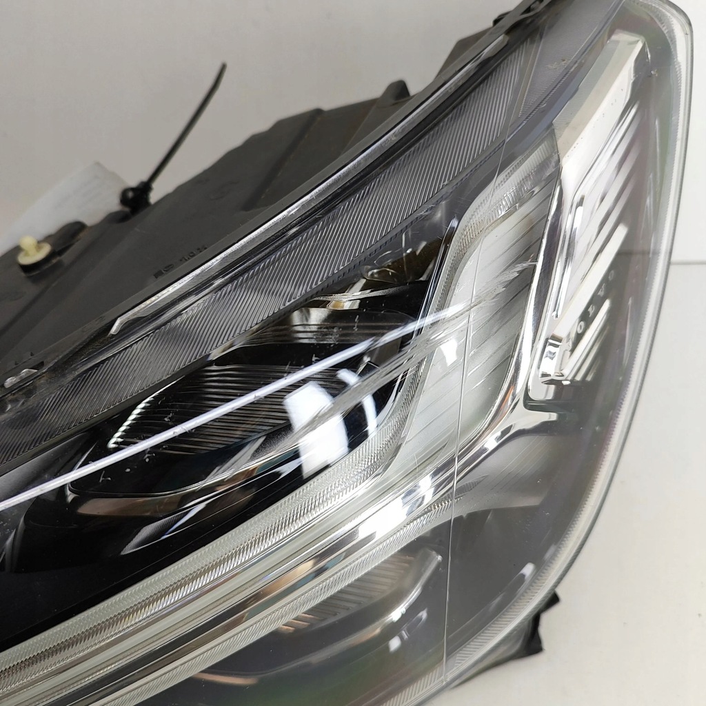 фото №8, Volvo xc40 2021 левая сторона лампа передняя