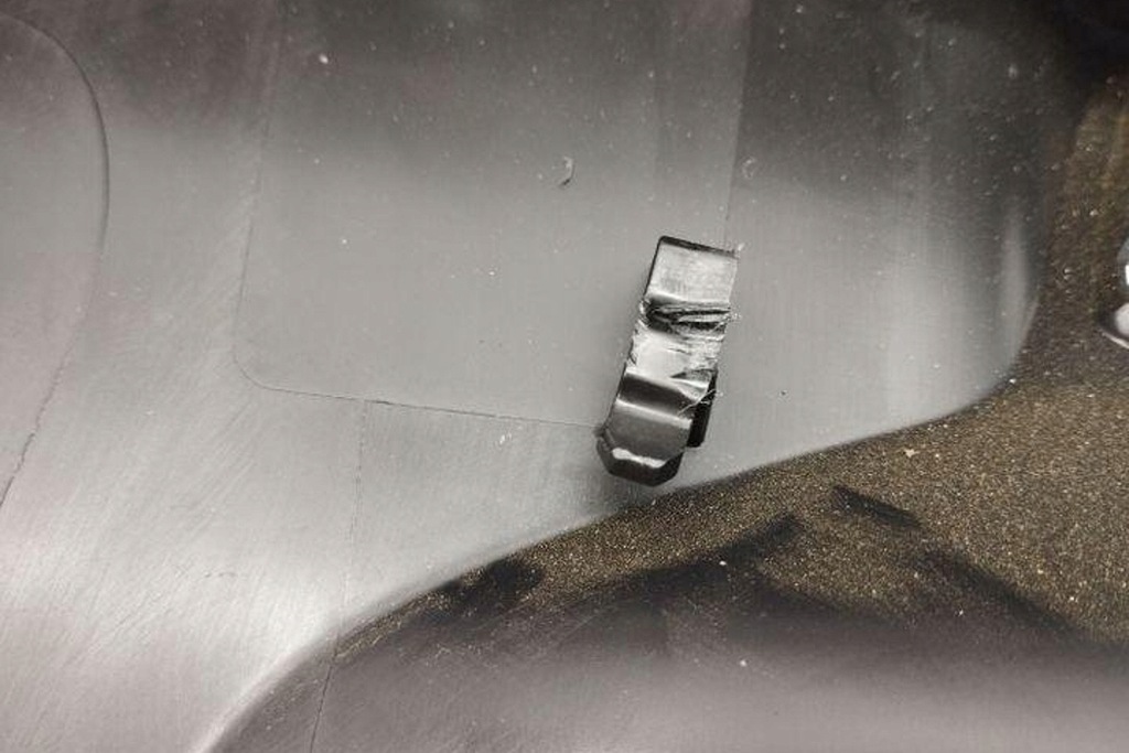 фото №9, Защита замка крышки ford focus iv hn jx7ba40352a 1.0l бензиновый 92kw 2019