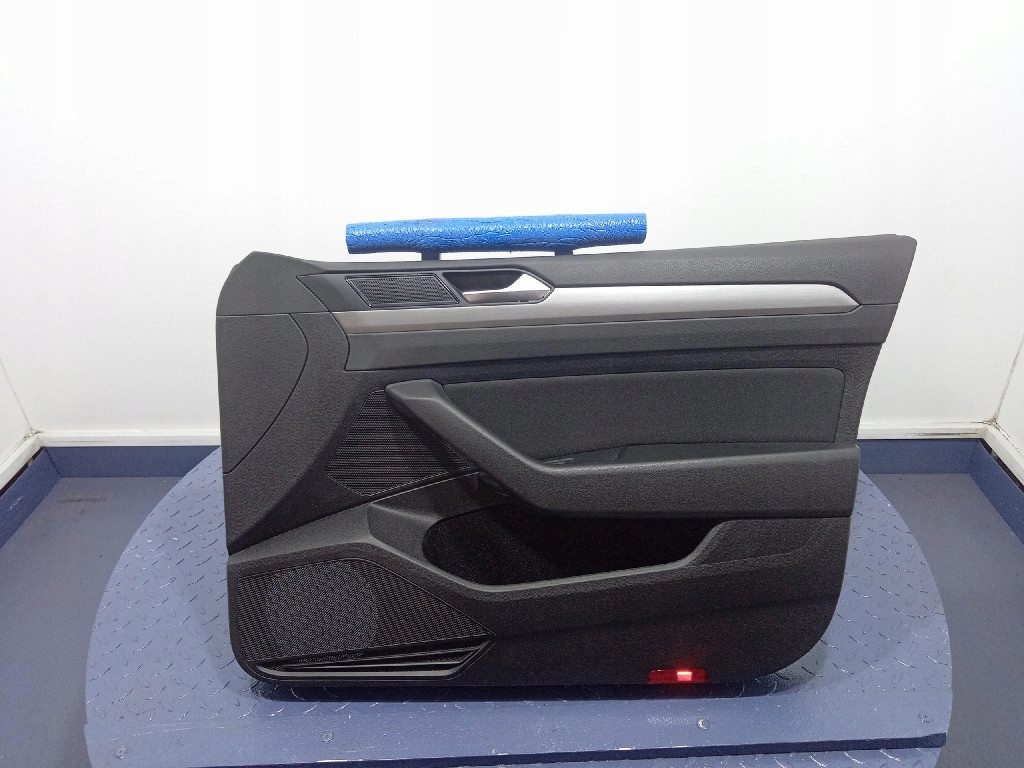 фото №1, Vw passat b8 обивка дверь перед правая передняя 3g1867012