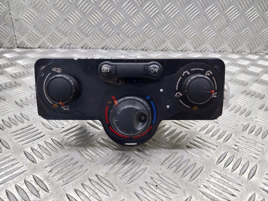 фото №1, Панель управление обдув renault clio iii 1.2 16v 030967w