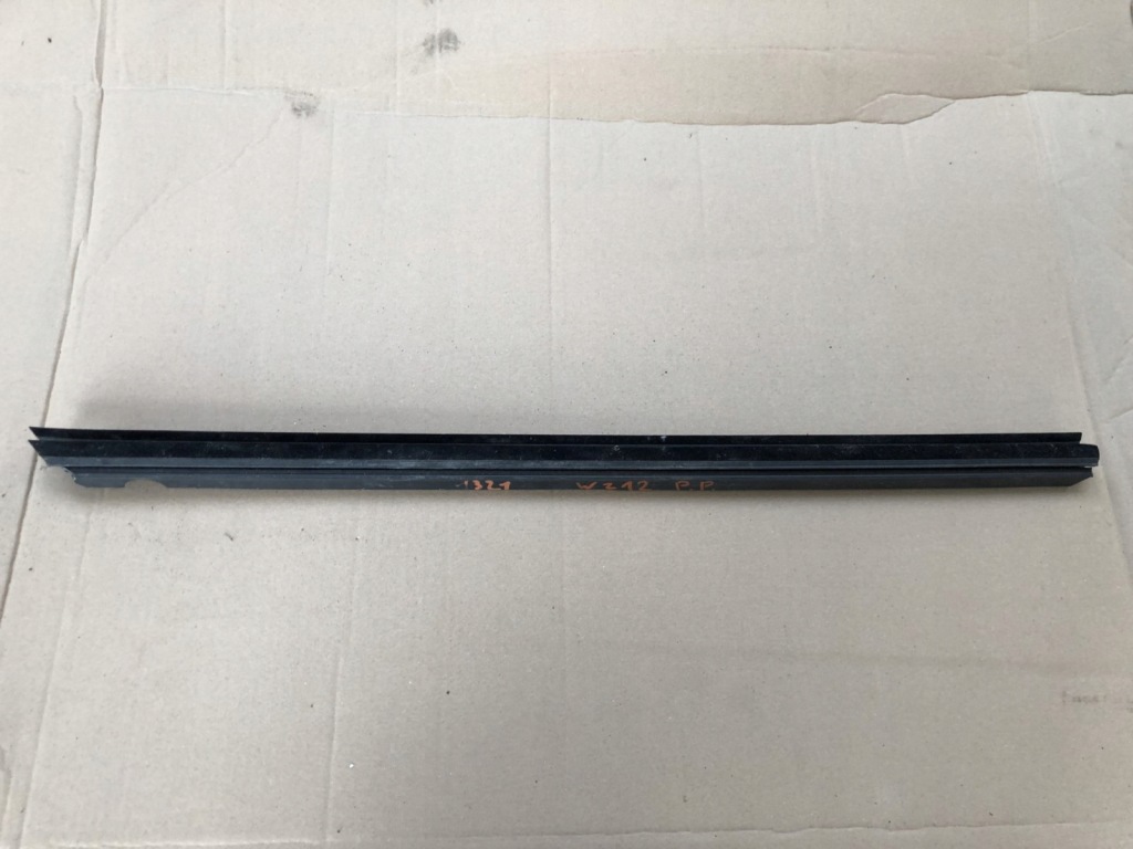 фото №1, Молдинг жабо двері правий перед mercedes w212