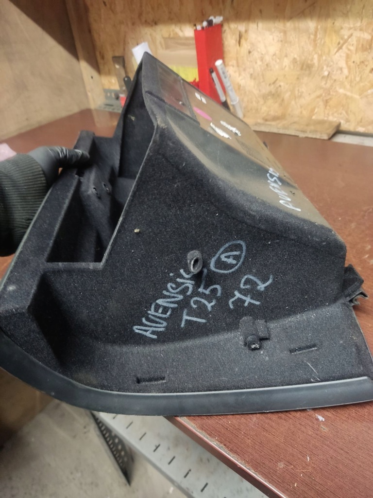 фото №6, Бардачок пассажира avensis t25