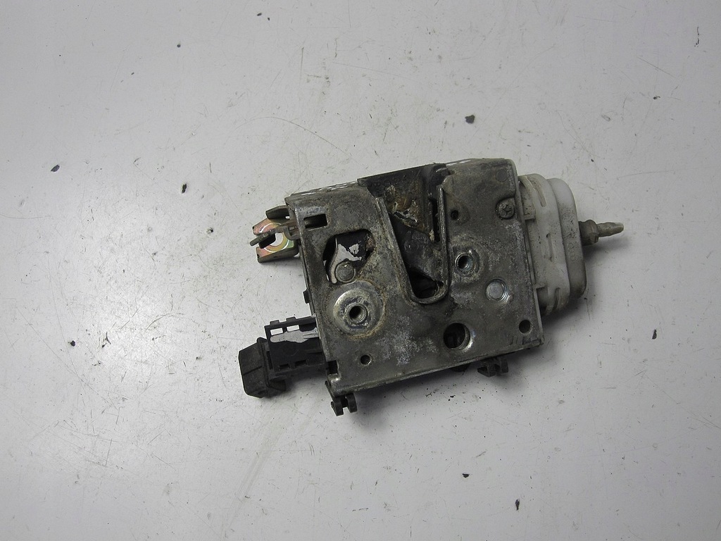 фото №1, Замок дверь передний правый audi a6 c4 96r