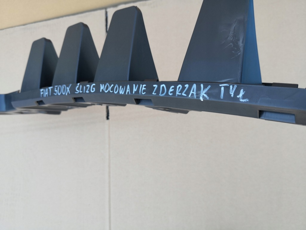 Fiat 500x абсорбер кронштейн  бампера заднего 51937661 в Украине