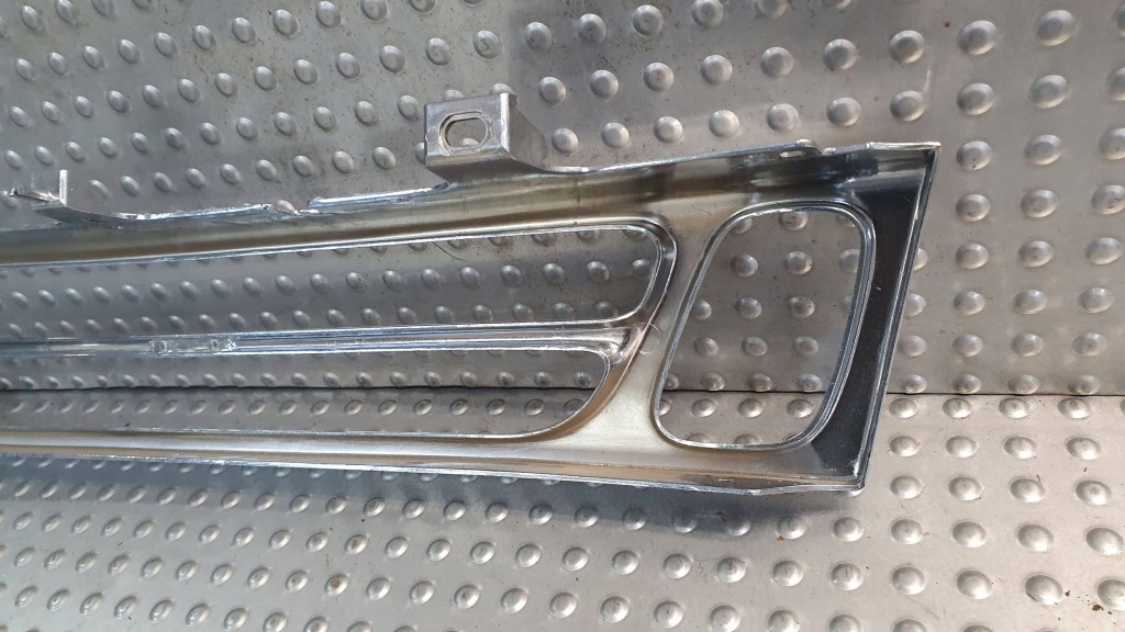 Решётка радиатора решётка радиатора 9086406 saab 9000 рестайлинг  91- Недорого