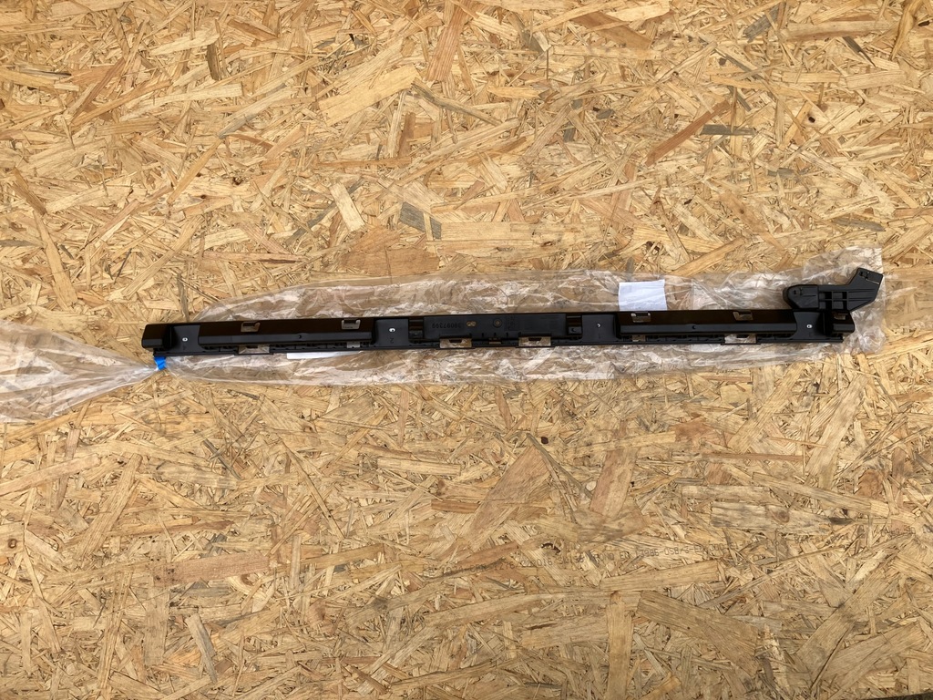 фото №1, Opel crossland x 39097399 напрямна бампера задня