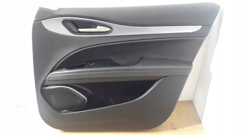 фото №5, Alfa romeo stelvio обшивка двері оббивка обшивки комплект