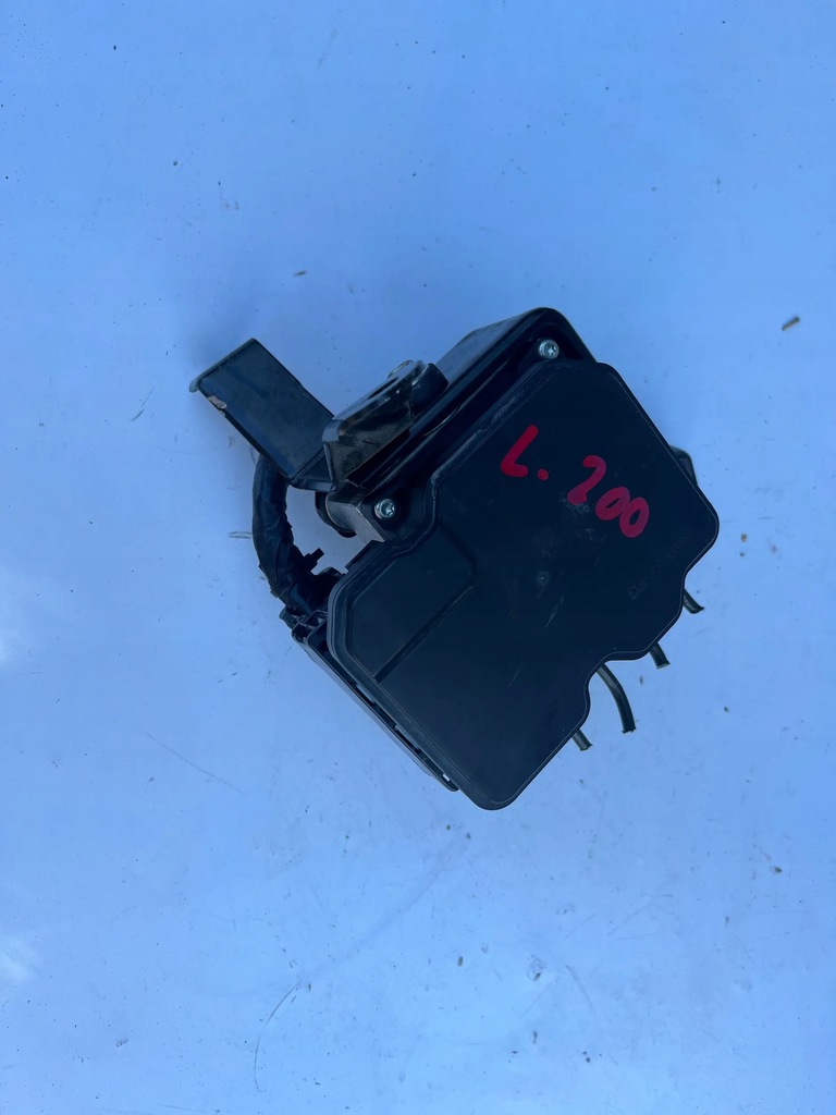 фото №1, Fullback l200 коробка предохранителей корпус 2.4