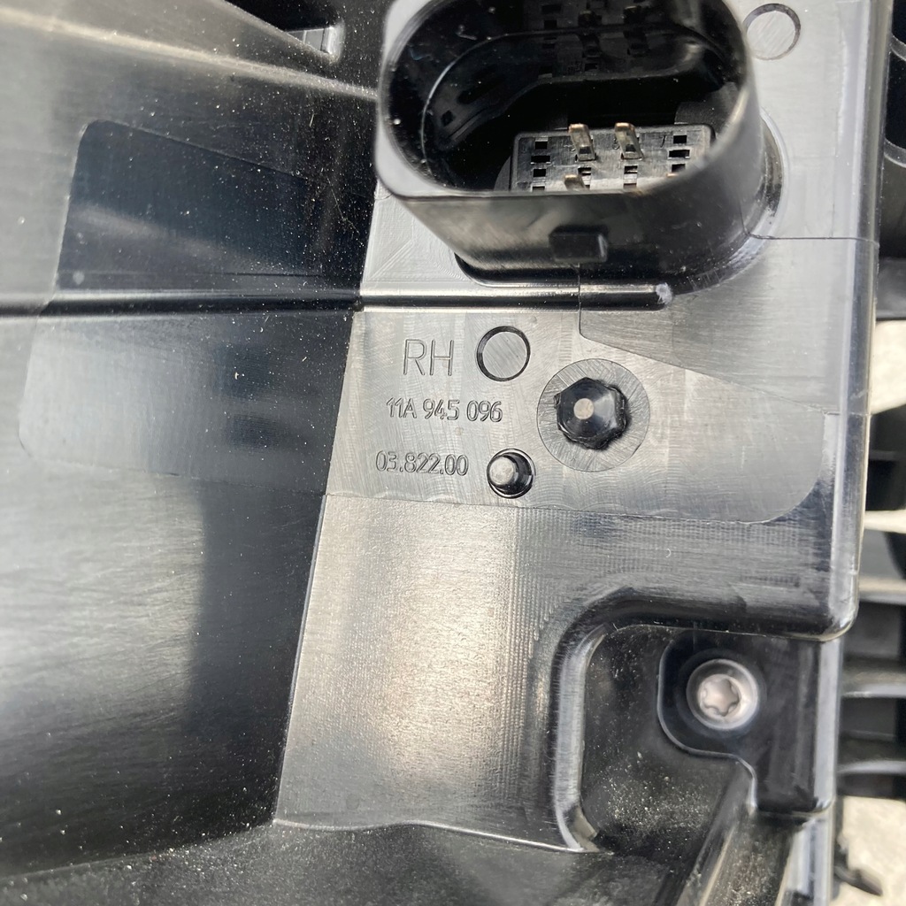 фото №11, Vw id4 id.4 2020- лампа led права задня 11a945096