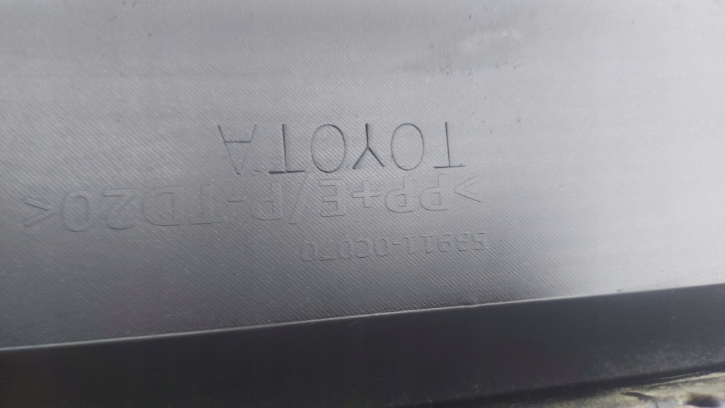 Решётка бампера средняя перед передняя toyota tundra 13-15 Киев