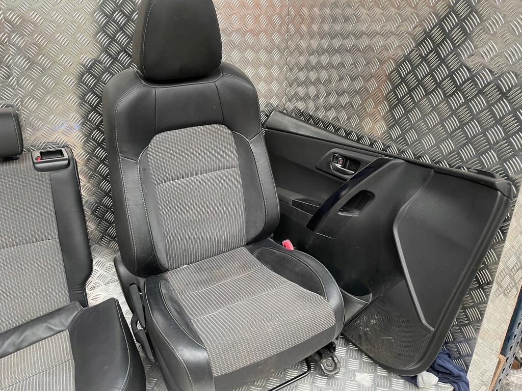 фото №10, Сиденья заднее сиденье обшивки кожа toyota auris ii hb europa