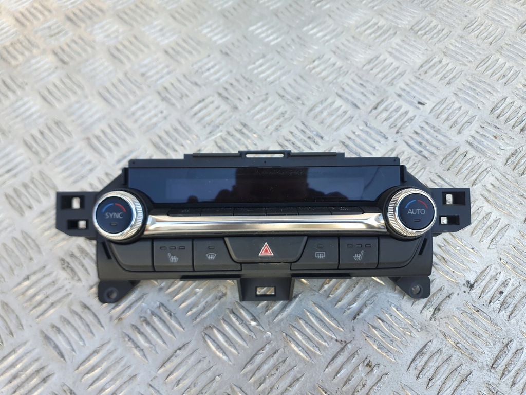 фото №1, Панель обдув кондиционера mazda 3 bp iv 19-