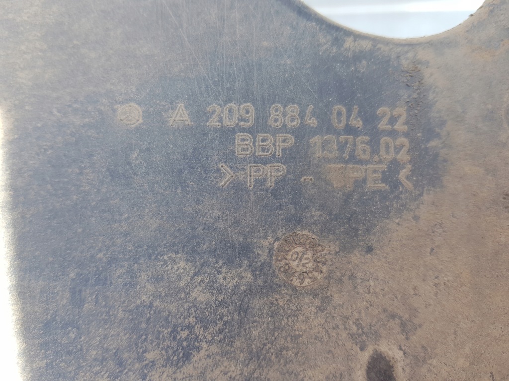 Підкрилок правий перед mercedes clk w209 2098840622 2098840822 2098840422 Оригінал