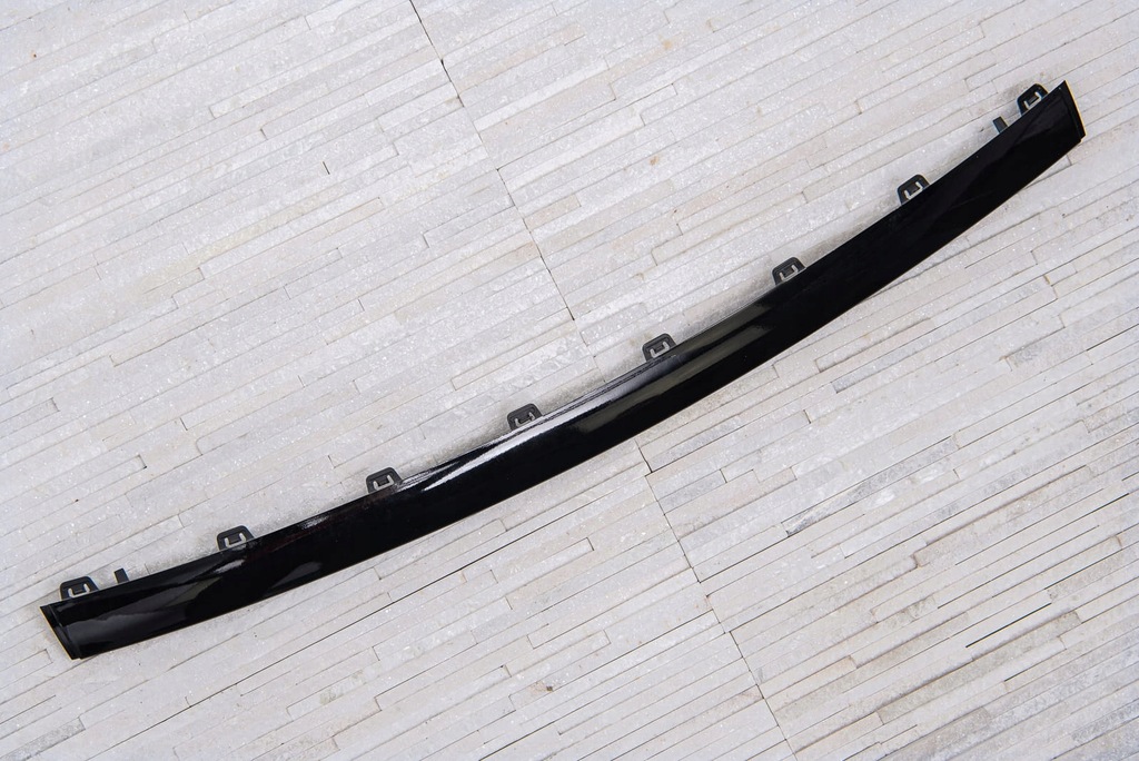 фото №11, Mercedes c-class w205 amg 2019-21 молдинг перед бампера середина a2058859102