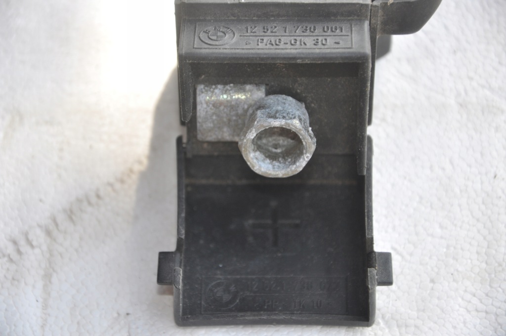 Bmw e31 840 кронштейн плюса аккумулятор в Украине