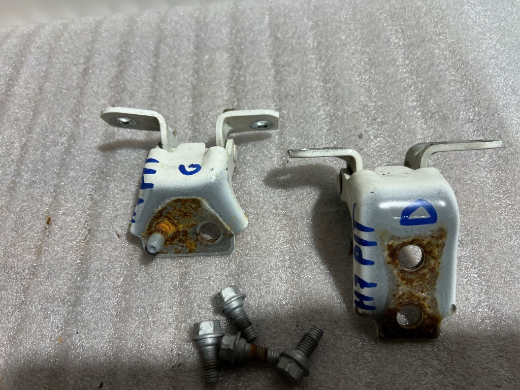 фото №3, Mazda 3 bp петли дверь правый задняя rok 2021