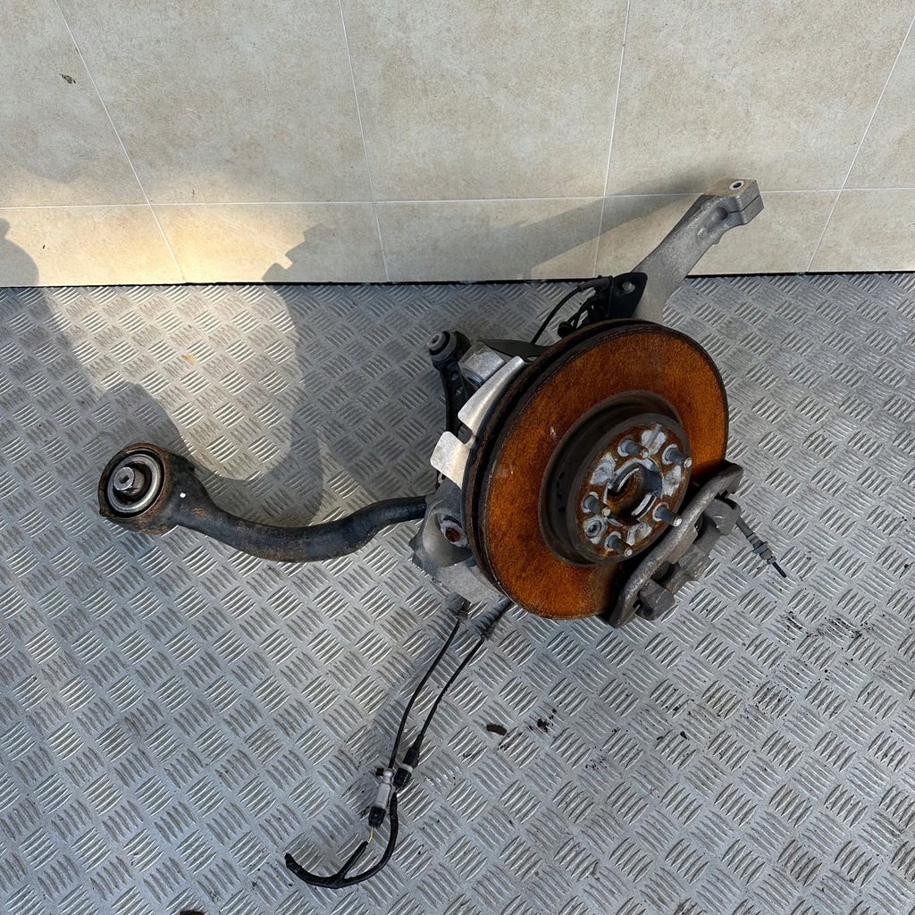 фото №1, Поворотный кулак передняя левая land rover discovery v 3.0 дизель 2017 rok