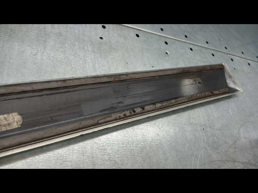 фото №7, Молдинг дверь volvo s60 08693526