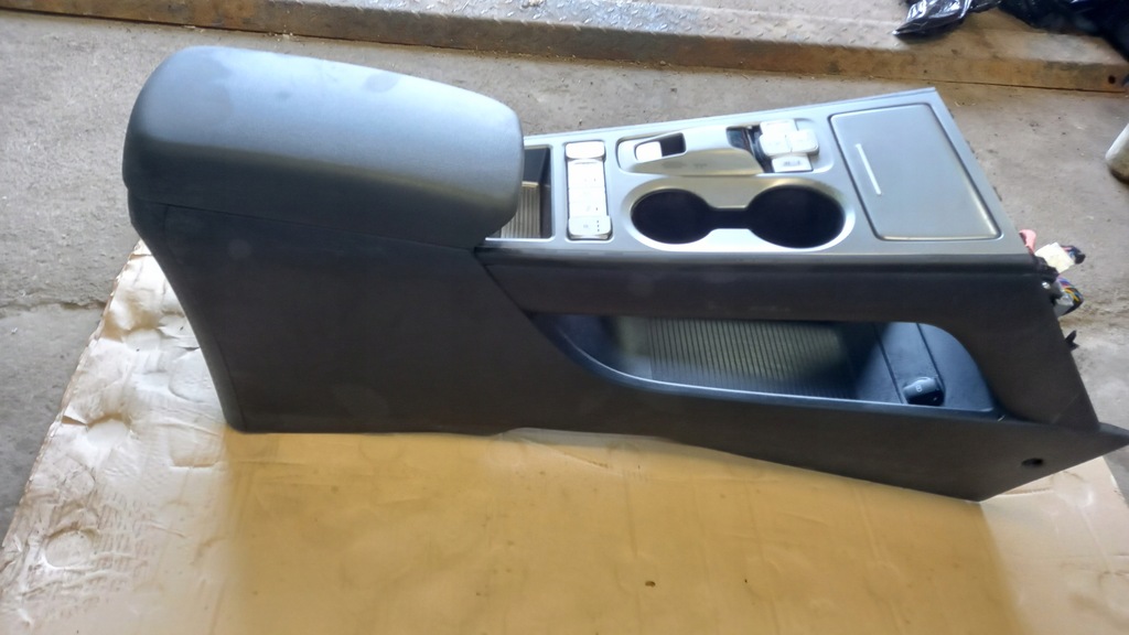 фото №5, Hyundai kona 2021 ev тунель середній панель рамка перемикач підлокітник