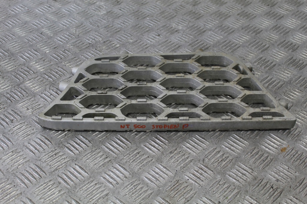 фото №1, Подножка правый nissan nt500