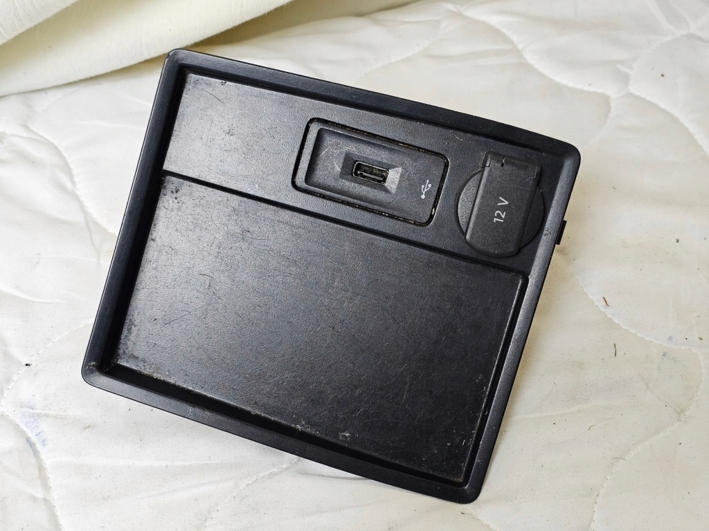 фото №1, Защита лоток прикуривателя полка разъём port вход разъём usb vw caddy