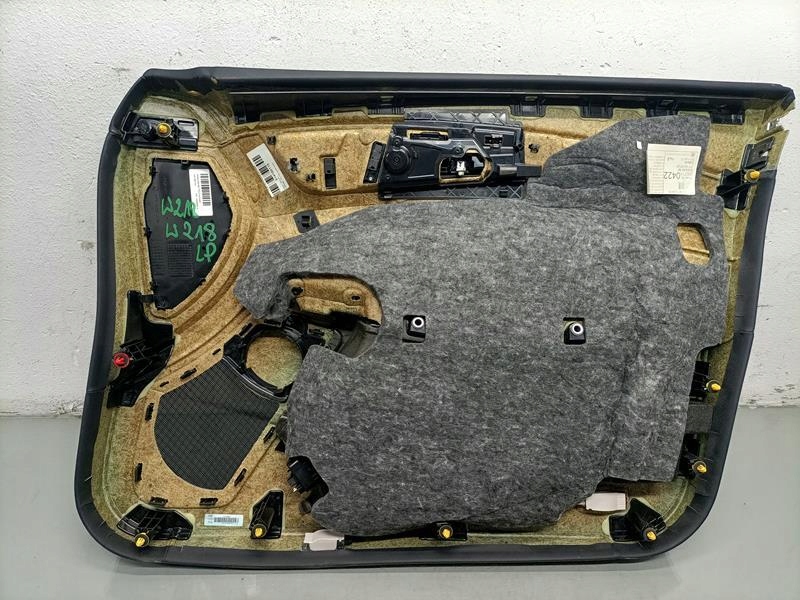 Обивка дверь левый перед mercedes w218 Оригинал