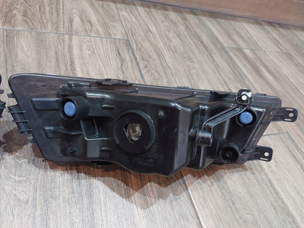 фото №7, Skoda octavia iii правый левый противотуманная фара zkw 719.01