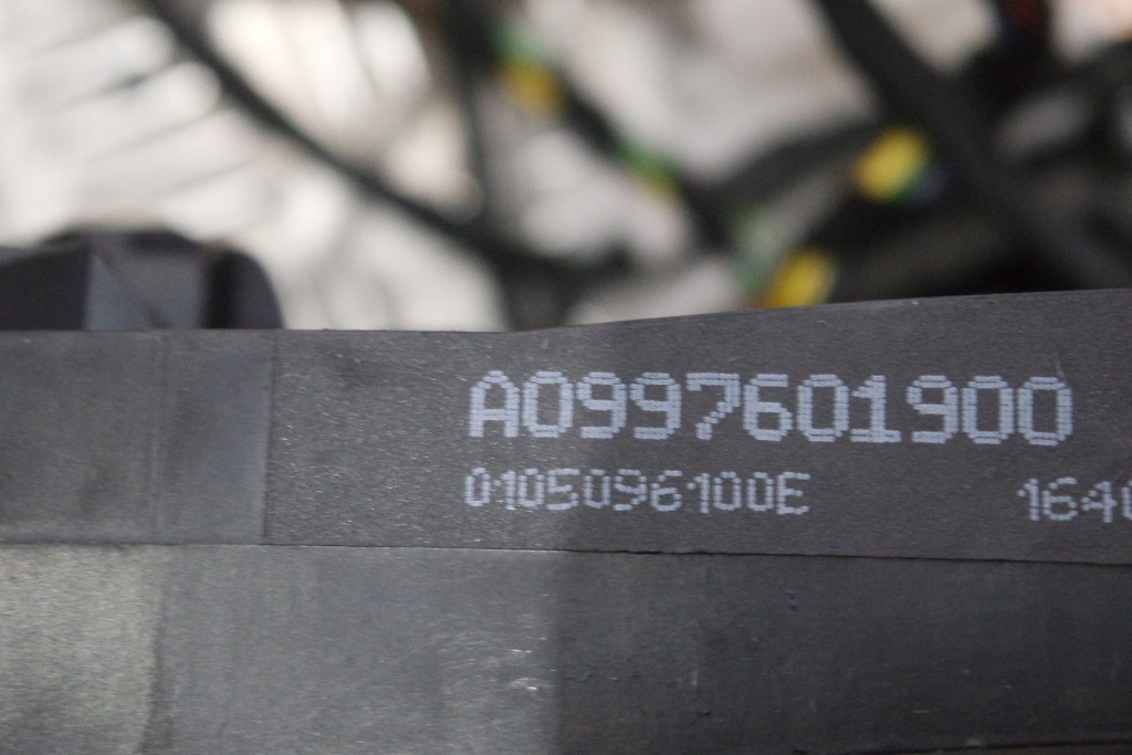 Доводчики правый левый дверь комплект mercedes w217 a2177600300 a2177600400 в Украине