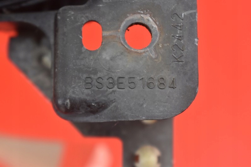 Противотуманная фара правая  перед передний bs3e51684 mazda 3 1 1 рестайлинг  06-09 Цена