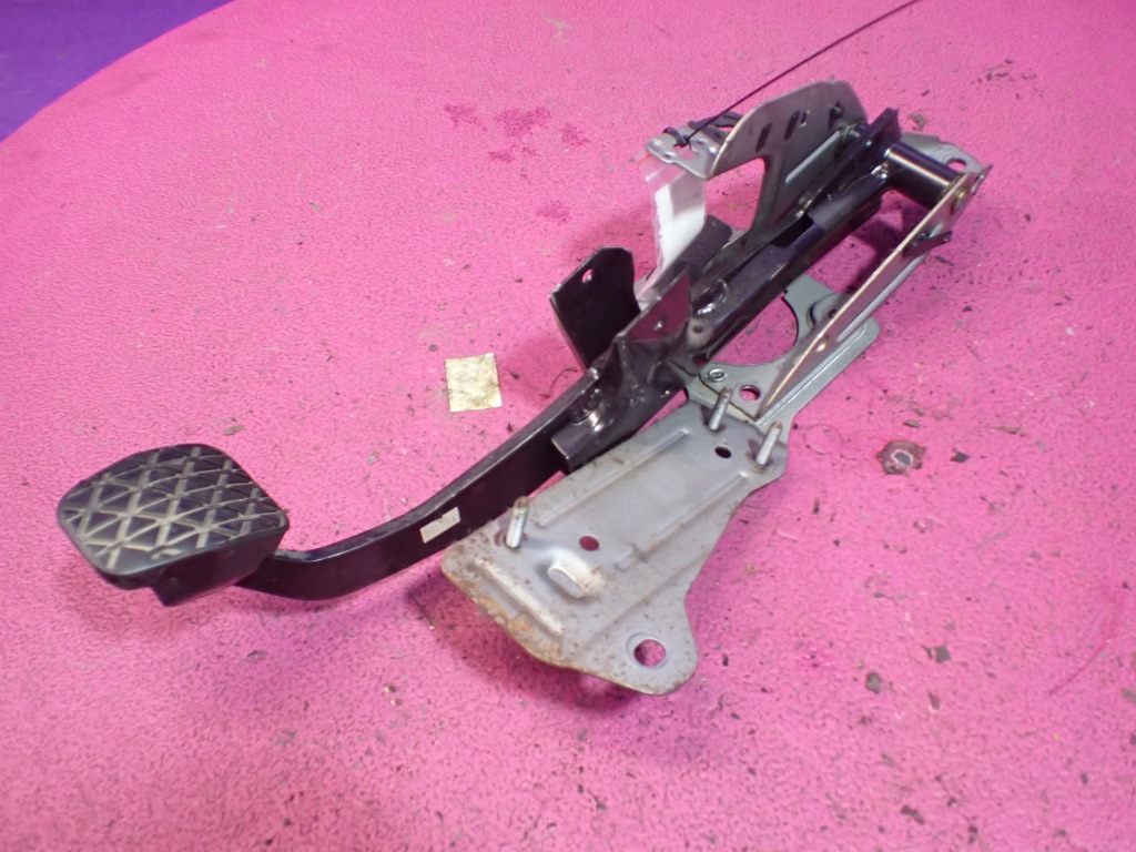 фото №1, Mazda 3 i bk 06-09 lift 1.6 педаль гальма