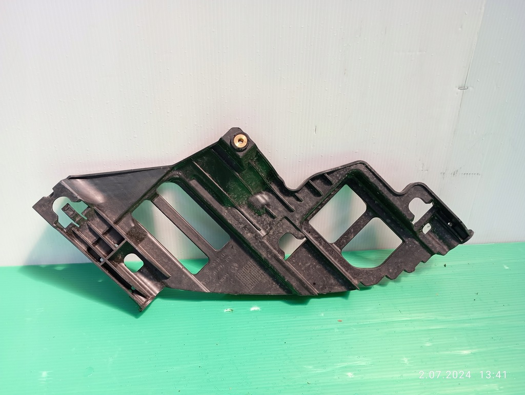 фото №4, Напрямна кронштейн лампи правий vw golf vi 5k0807228a