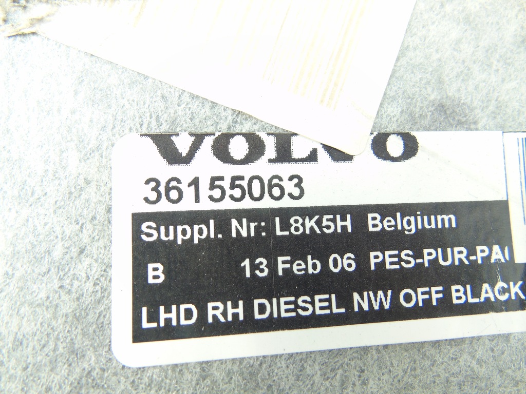 фото №10, Обшивка коврик правый левый перед volvo v50 s40 ii