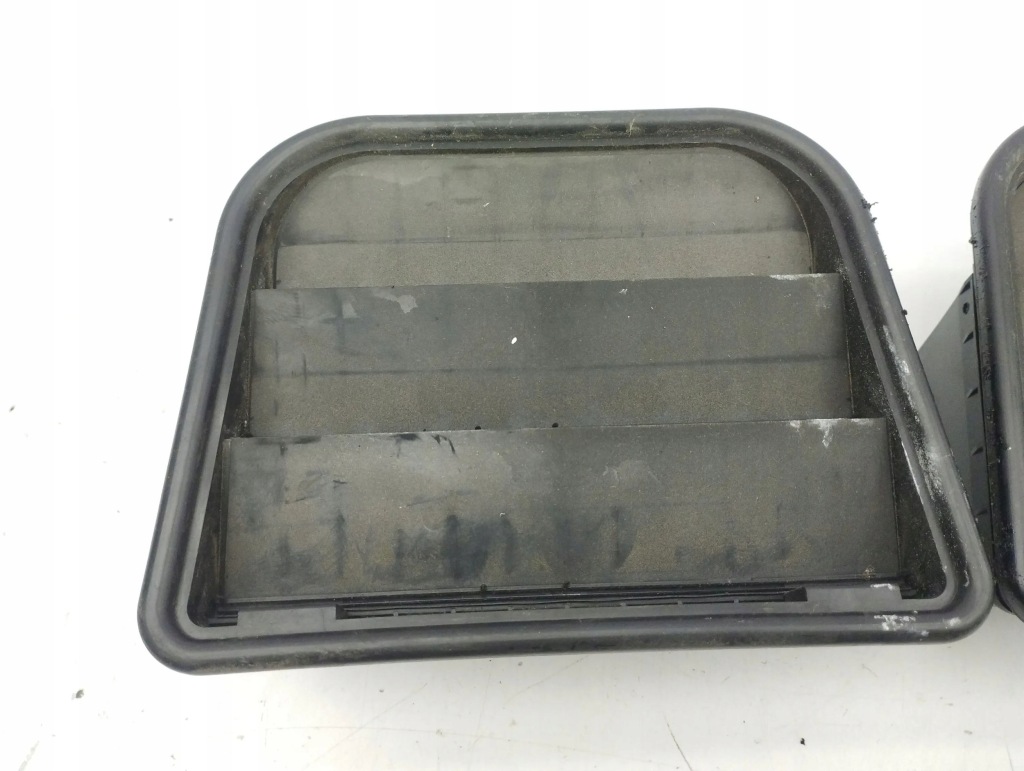 Volvo s60 2012 комплект решётка вентиляционная под бампером задним в Украине