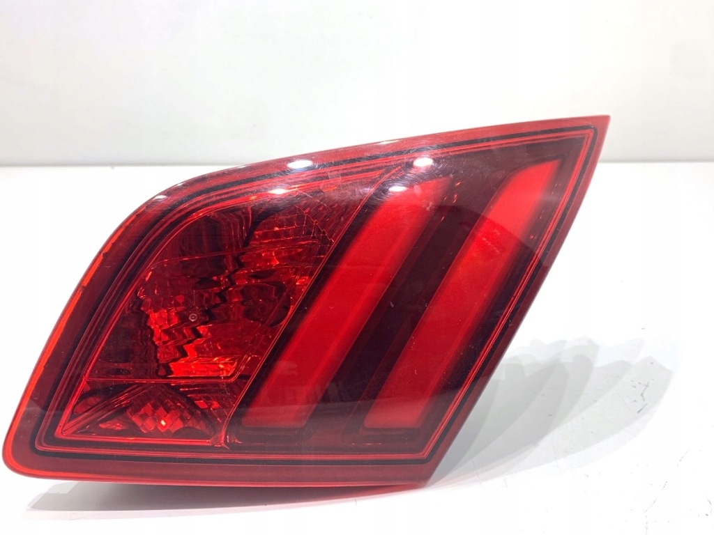 фото №1, Лампа задняя правая внутренняя peugeot 308 ii 9677818280 хэтчбек 13-21