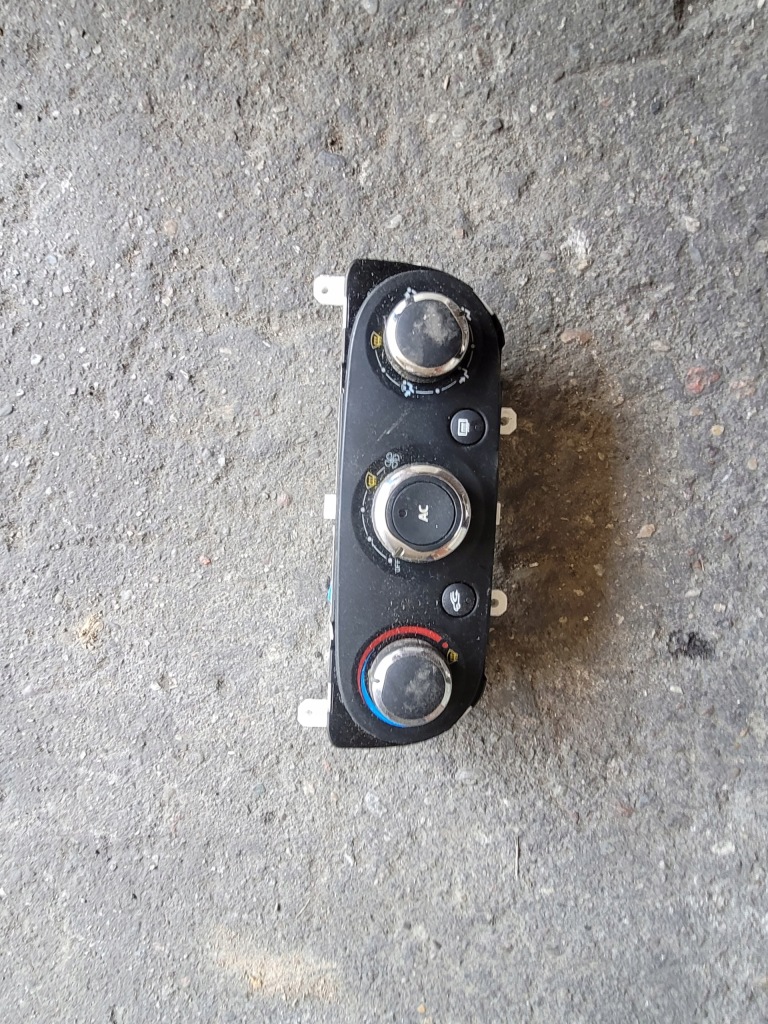 фото №1, Панель обігріву renault clio iv e1072485a