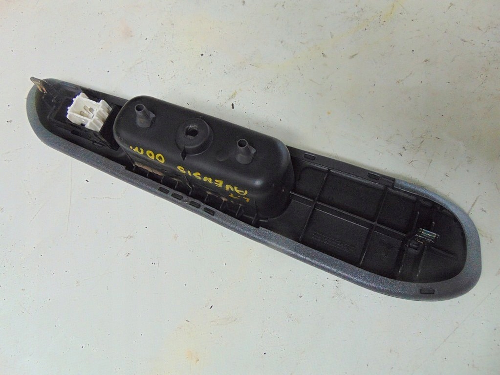 фото №8, Toyota avensis t22 00r панель переключатель левый задняя