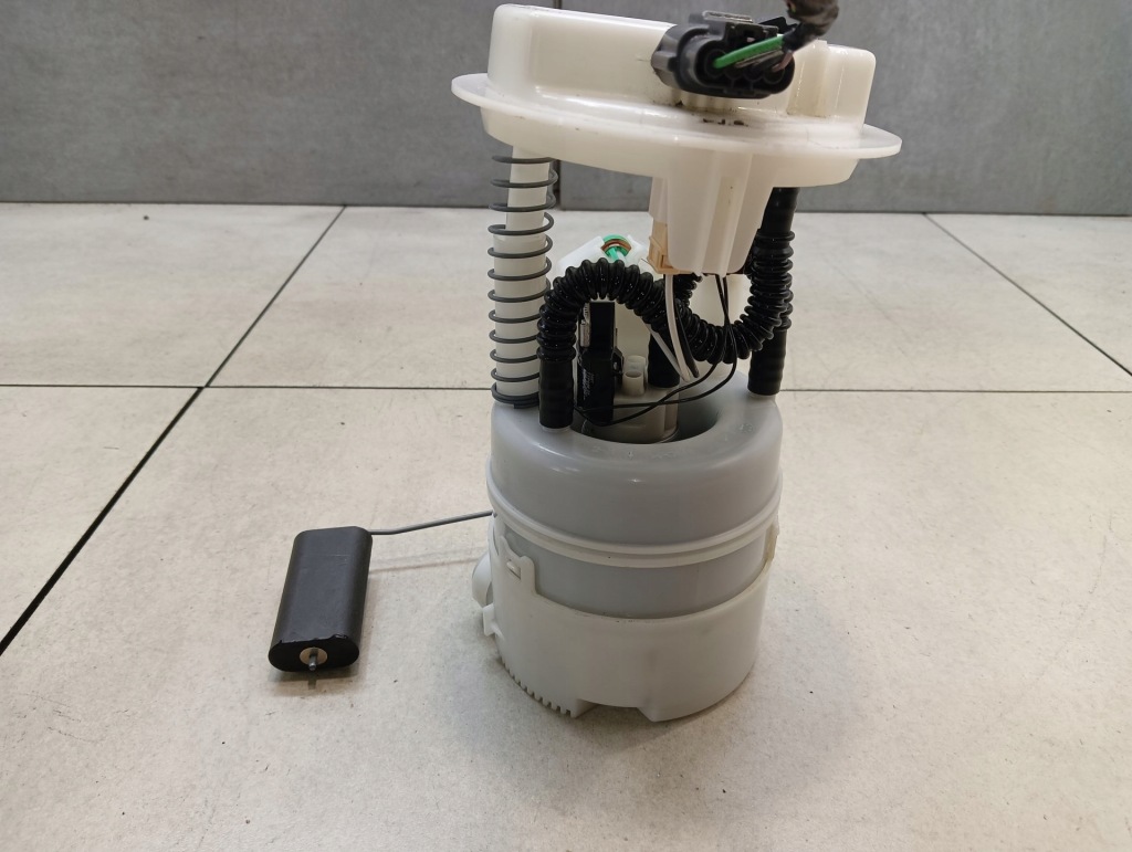 фото №2, Насос пального renault clio iii 1.2 0717810698c