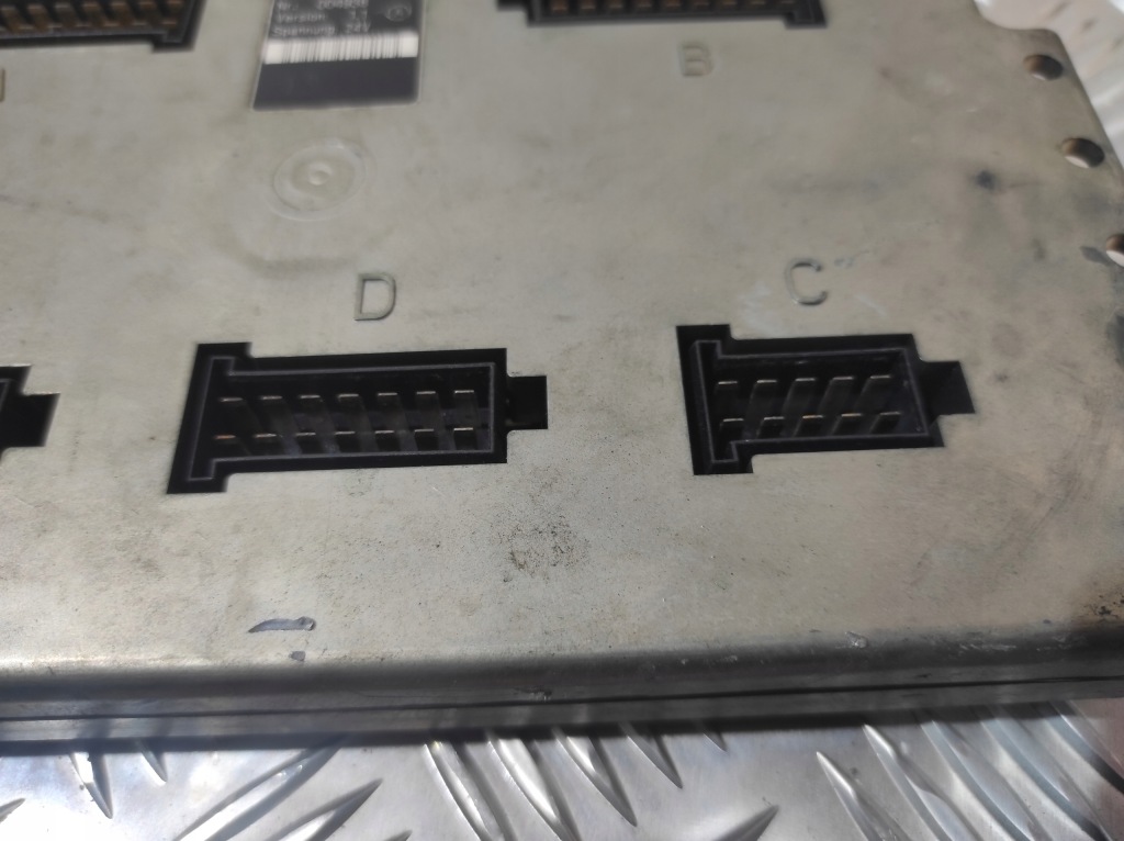 Бортовой компьютер блок управления mux2-b vdo ag d-78052 1364.21020001 версия 1.1 nr.004938 Недорого