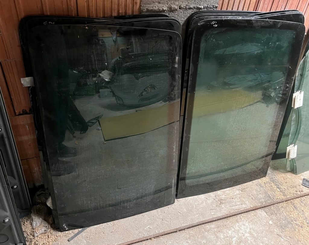 Купити Vw t6 скло задній bok кузовна права ліва