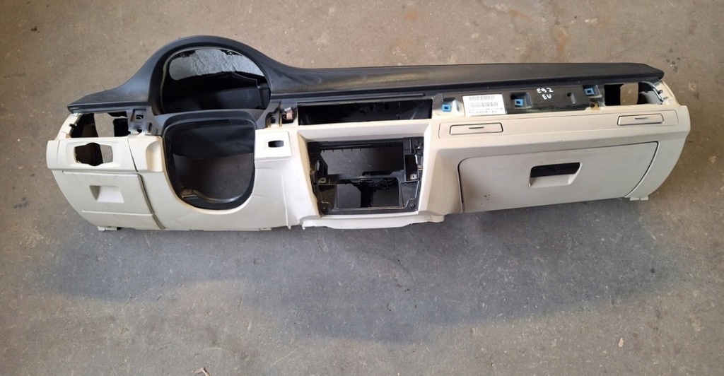 фото №1, Bmw e92 приборная панель консоль кружки