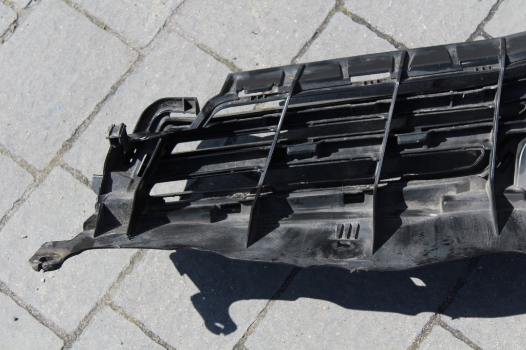 Решётка радиатора бампера решётка радиатора toyota auris i e15 lift цвет 1g3 53100-02360 Киев