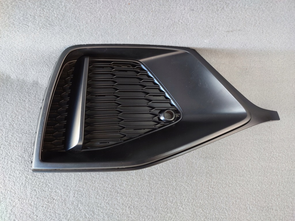 фото №1, Audi q8 4m8 решётка заглушка рамка правая 4m8807682a