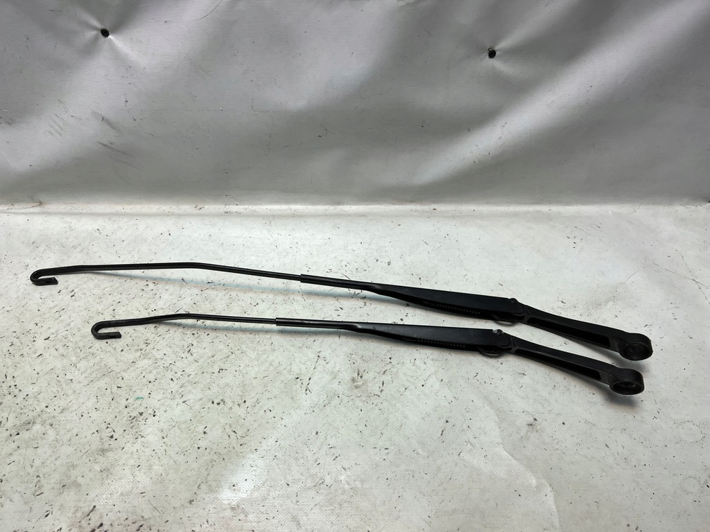 фото №1, Dacia dokker 12- рычаг дворники правый перед оригинальный номер